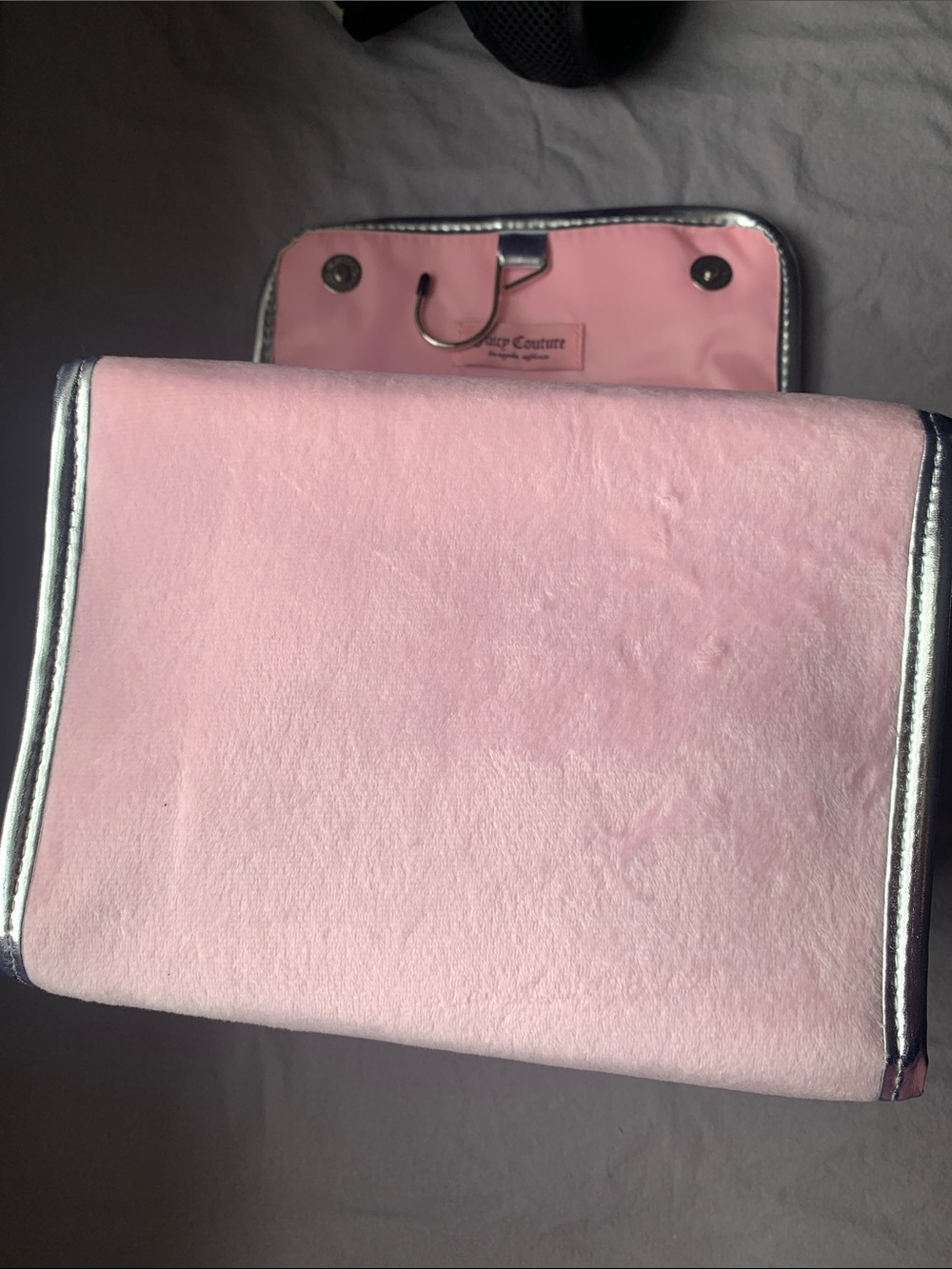 🆕 - Juicy Couture Pale Pink Velvet Travel organizer Bag with Silver Trim - Picture 11 of 11